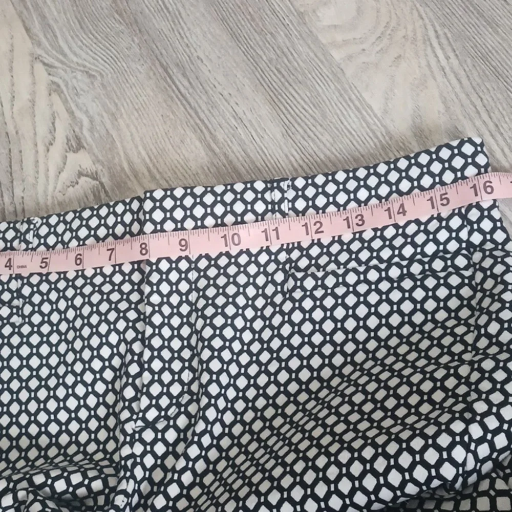 Banana Republic Sloan Fit  Black & White Geo Dot Cropped Pants - Picture 13 of 13